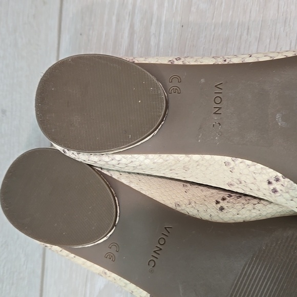 Vionic Women Callisto Embs snake Loafer Slip on shoes sz 7 - Picture 12 of 13